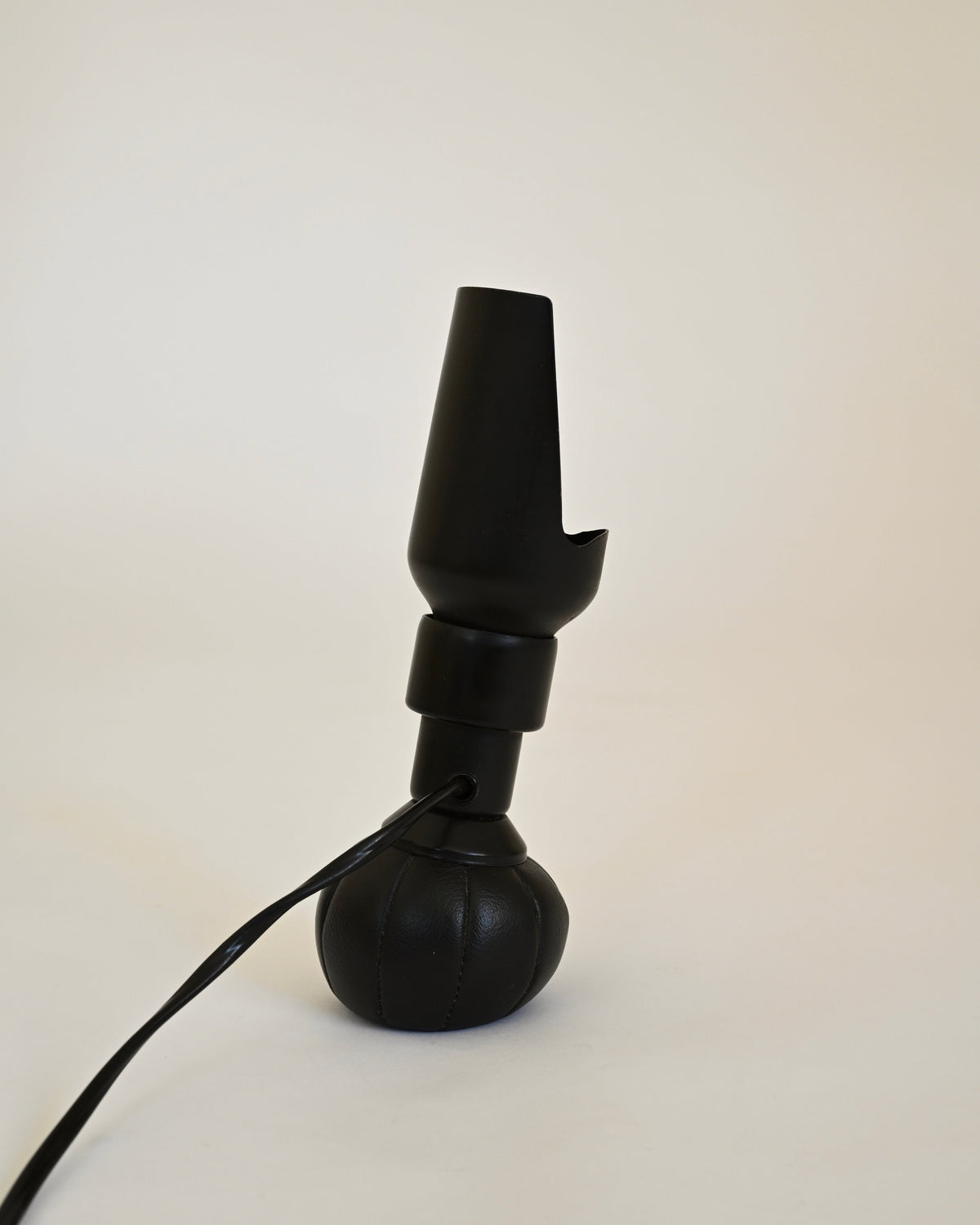 Gino Sarfatti Model 600/P table lamp, rear view with cord entry
