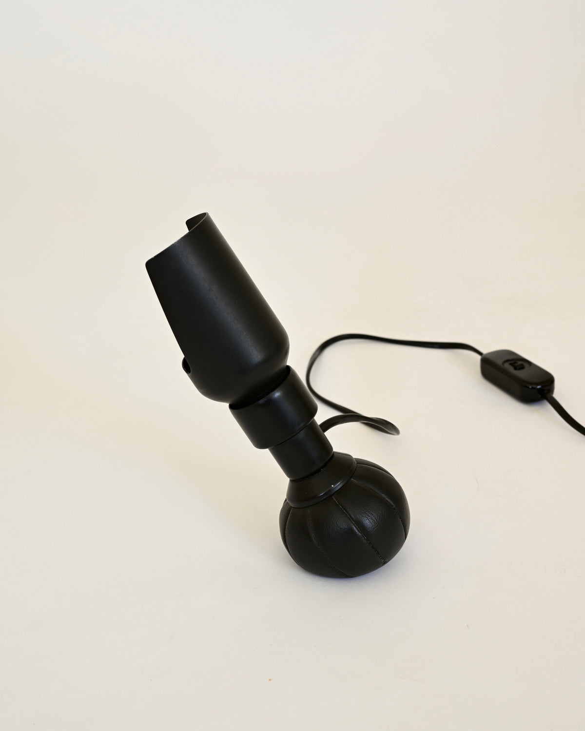 Gino Sarfatti Model 600/P table lamp with original cord and inline switch